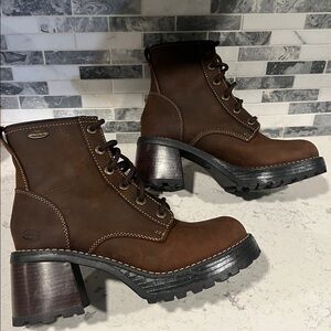 Sketchers 90’s Vintage heeled boots Size 8.5